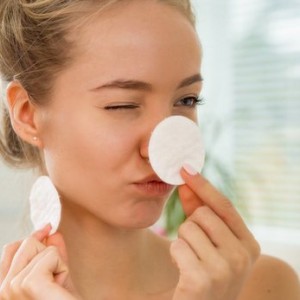 Pelle del viso sensibile: come prendersene cura tutti i giorni